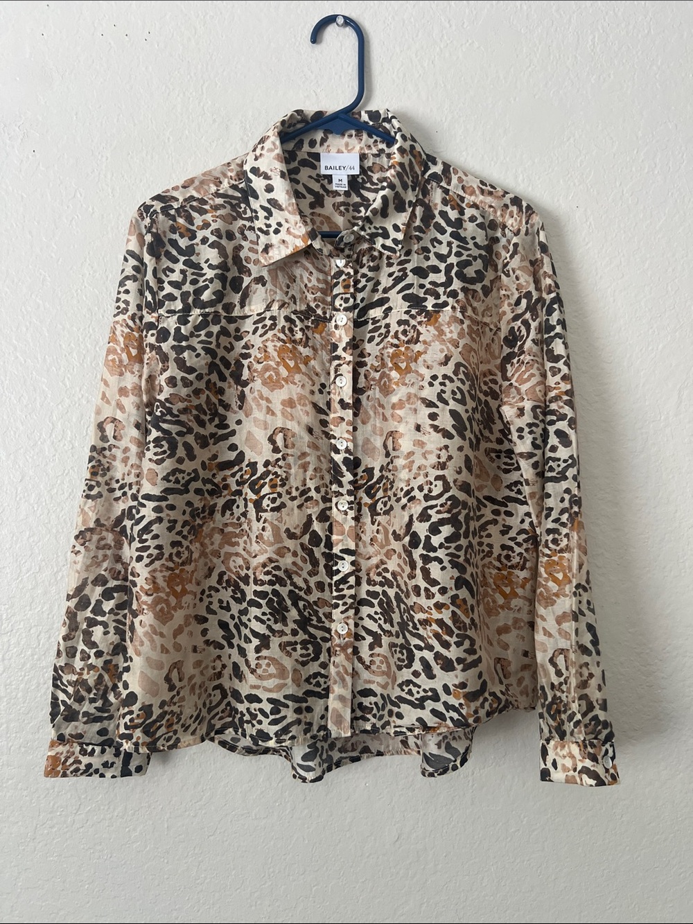 Like New! Bailey 44 Beige Brown Black Animal-Print Button-Up Shirt in M